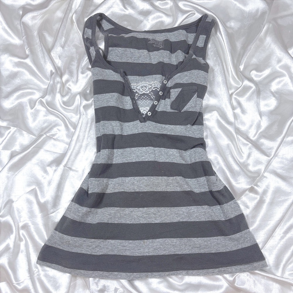 y2k Tank Top Grey Black Excellent Striped Henley Lace Trim Old Navy
